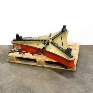 SELF-CENTERING FIXED-CLAMPING CHUCK / FACE PLATE FOR LARGER WORKPIECES
